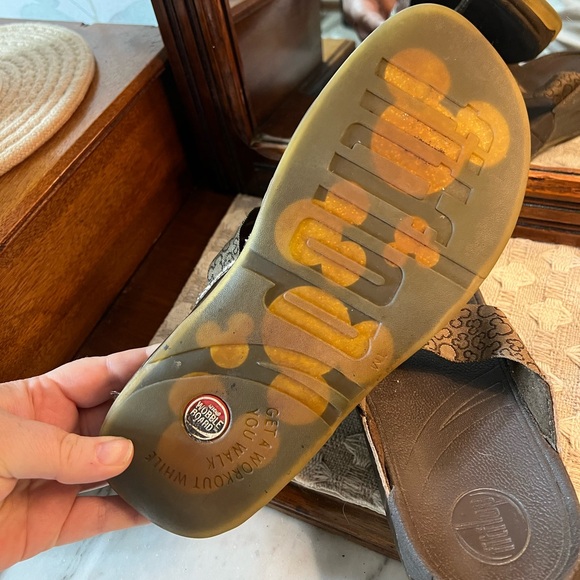 FITFLOP Swirl Disney Mickey Mouse Faux Leather Toe Thongs Women's Size 10 - Picture 9 of 10